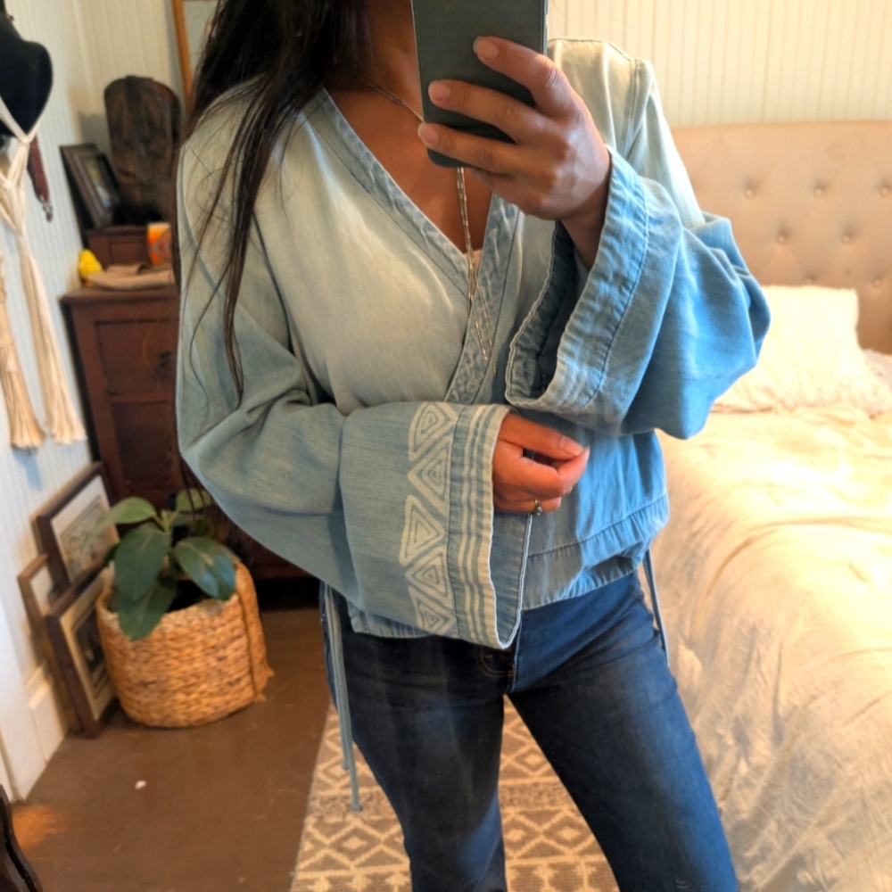 Cloth & Stone Women's Light Blue Denim Top Chambray Tencel Flare Bell Sleeve
